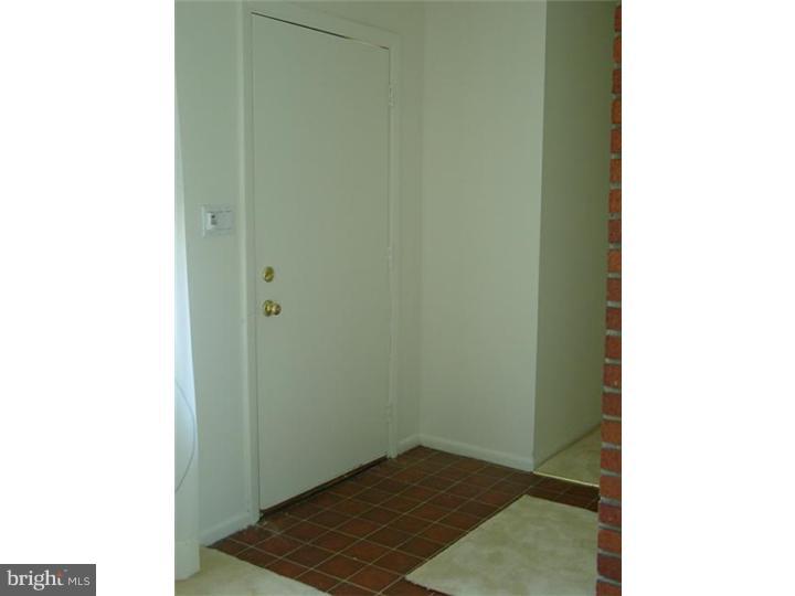 18 Marlyn Road Newark, DE 19713 - Photo 2 of 16 Foyer