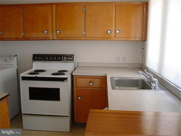 18 Marlyn Road Newark, DE 19713 - Photo 11 of 16 Kitchen
