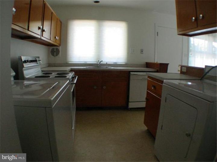 18 Marlyn Road Newark, DE 19713 - Photo 12 of 16 Kitchen