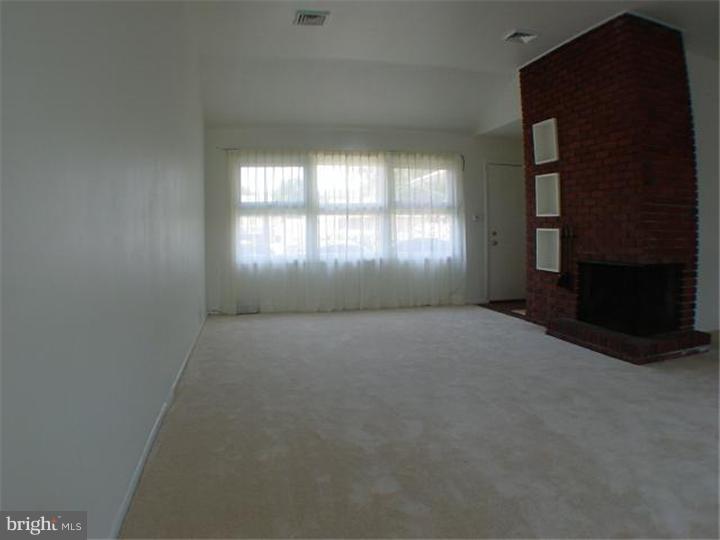 18 Marlyn Road Newark, DE 19713 - Photo 3 of 16 Living Room
