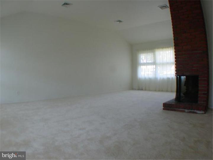 18 Marlyn Road Newark, DE 19713 - Photo 4 of 16 Living Room