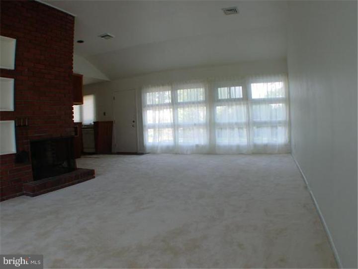 18 Marlyn Road Newark, DE 19713 - Photo 5 of 16 Living Room