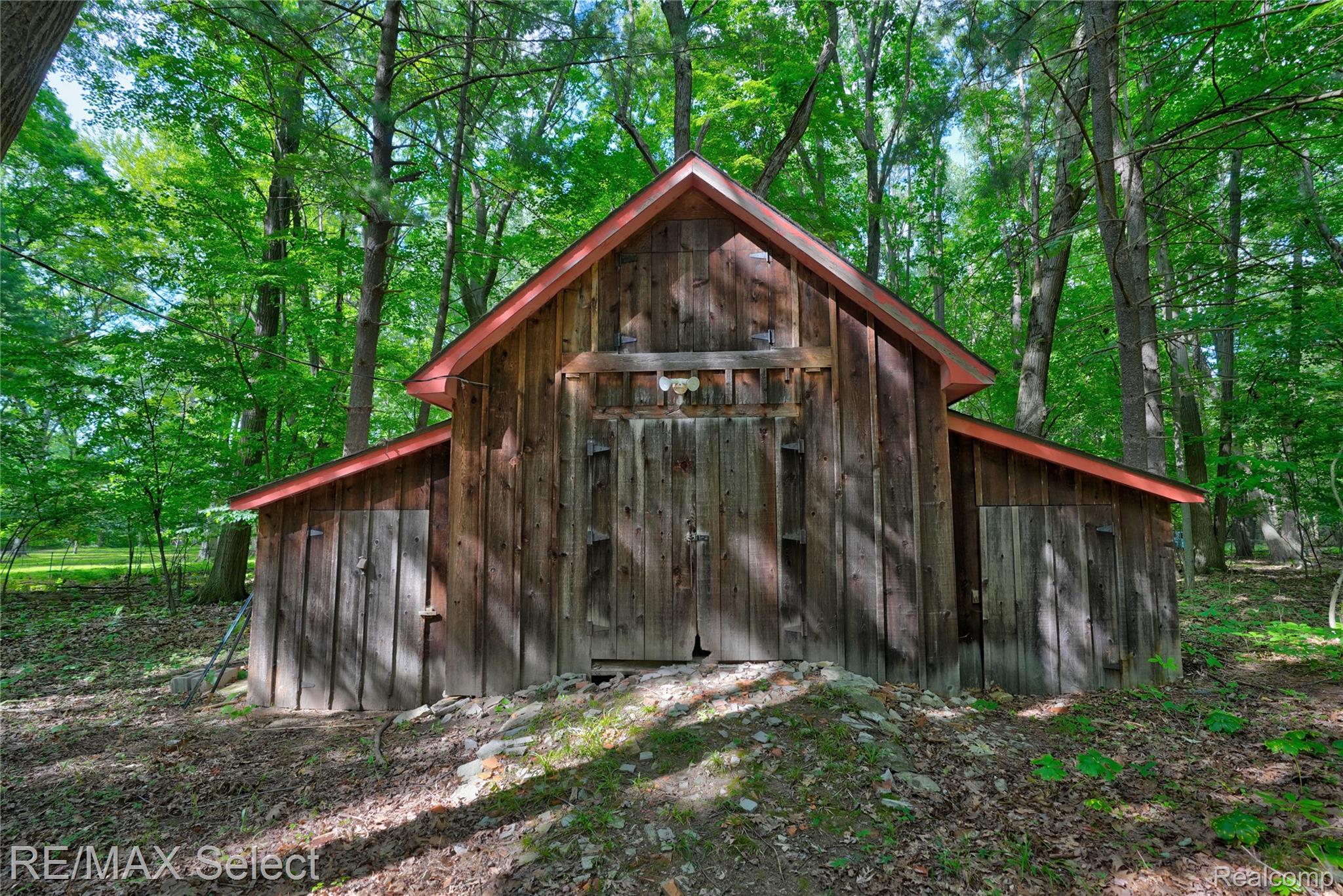 3471 South Towerline Road Bridgeport, MI 48722 - Photo 7 of 55 3471 S Towerline Rd 26.jpg