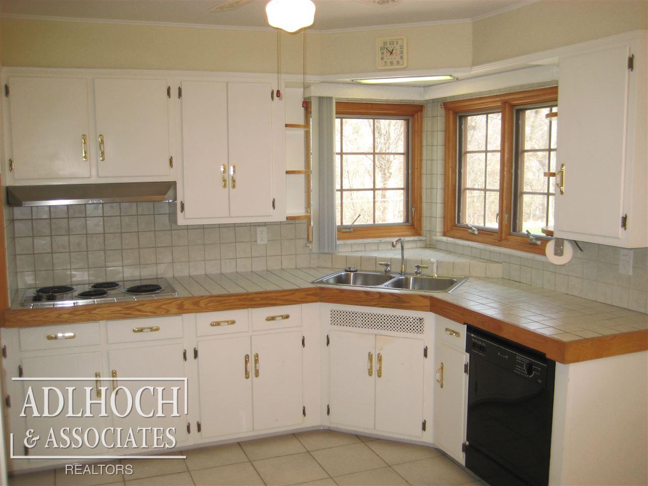 1300 North Renaud Road Grosse Pointe Woods, MI 48236 - Photo 2 of 14