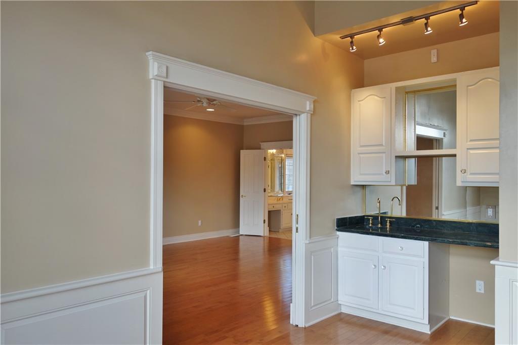 10590 Ditch Road Carmel, IN 46032 - Photo 4 of 45 Gallery Image 4