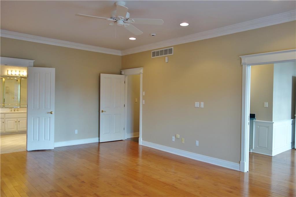 10590 Ditch Road Carmel, IN 46032 - Photo 5 of 45 Gallery Image 5