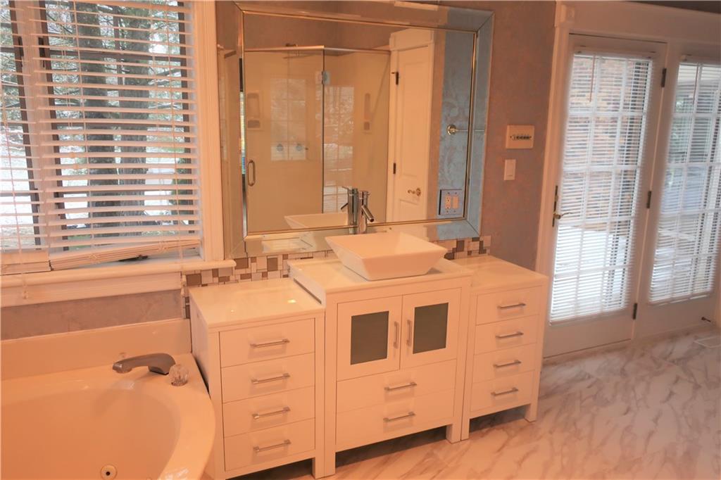 10590 Ditch Road Carmel, IN 46032 - Photo 8 of 45 Gallery Image 8