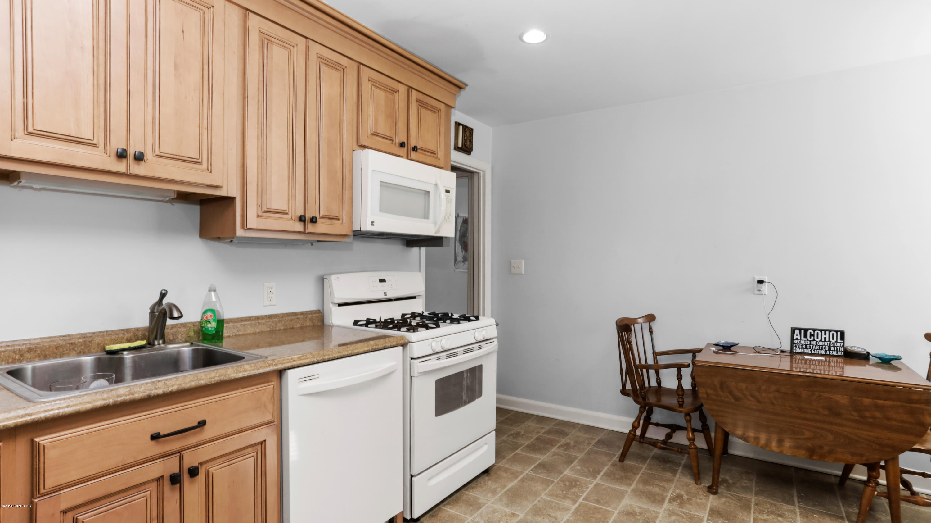 80 Pemberwick Road Greenwich, CT 06831 - Photo 19 of 30 80 Pemberwick Rd Greenwich CT-print-009-