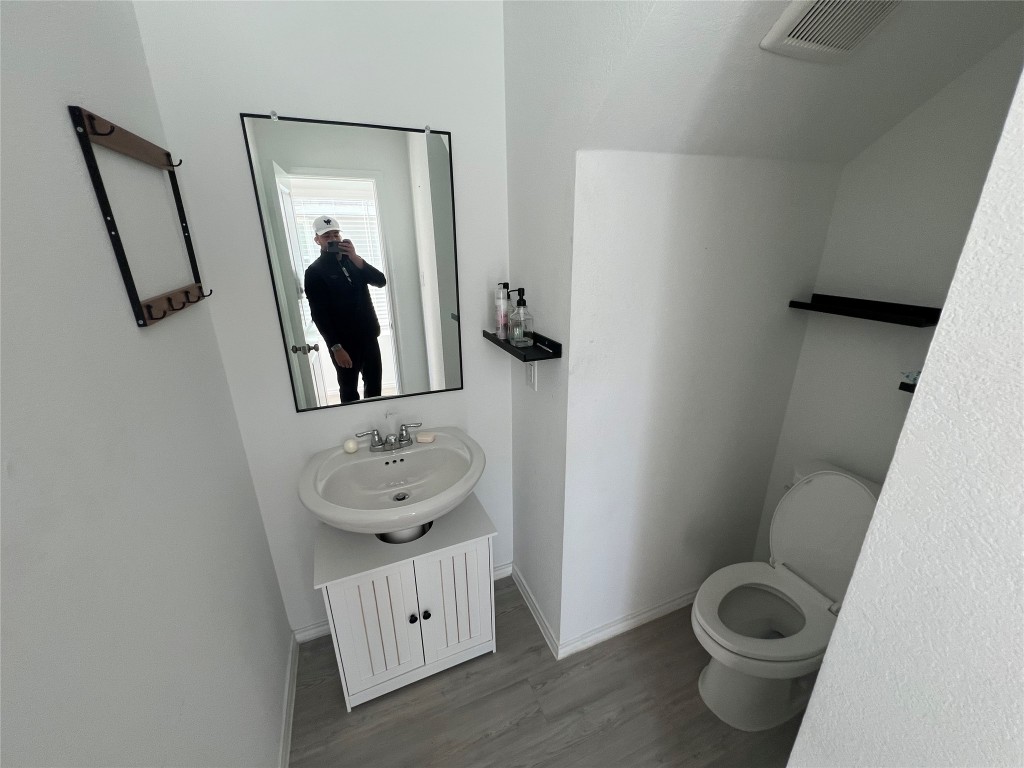 520 Commander Abbott Drive Jarrell, TX 76537 - Photo 6 of 25 a bathroom with a toilet a sink and mirror