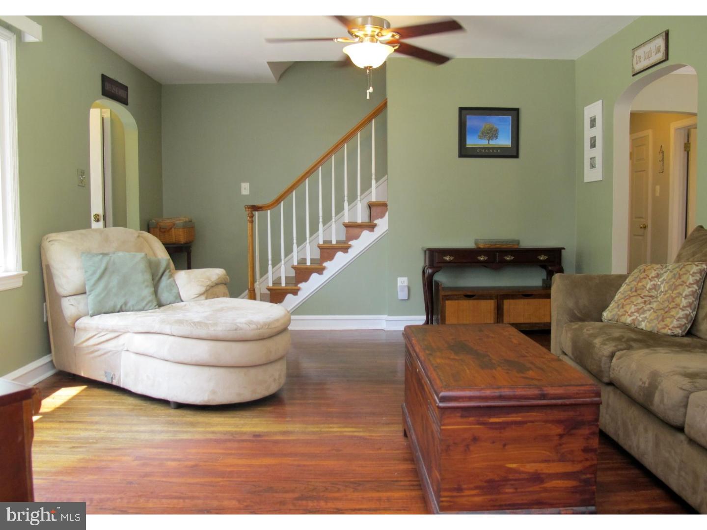 247 South Fellowship Road Maple Shade, NJ 08052 - Photo 5 of 25 Living Room