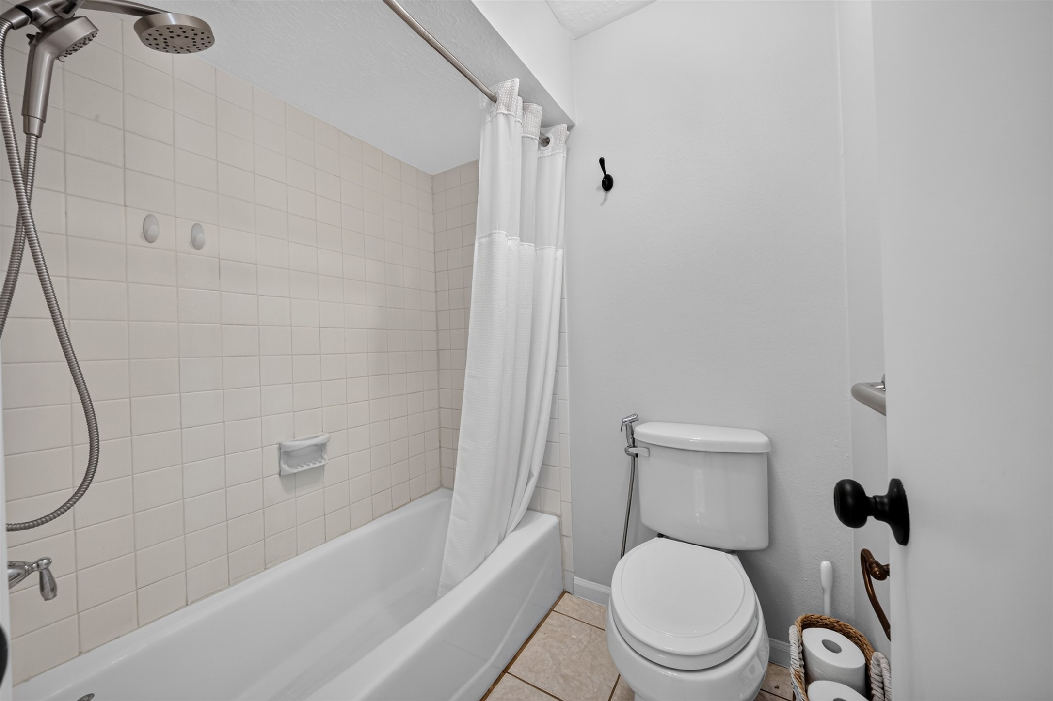 5211 Nodaway Lane Spring, TX 77379 - Photo 23 of 41 Primary En-suite bathroom Tub & Shower.