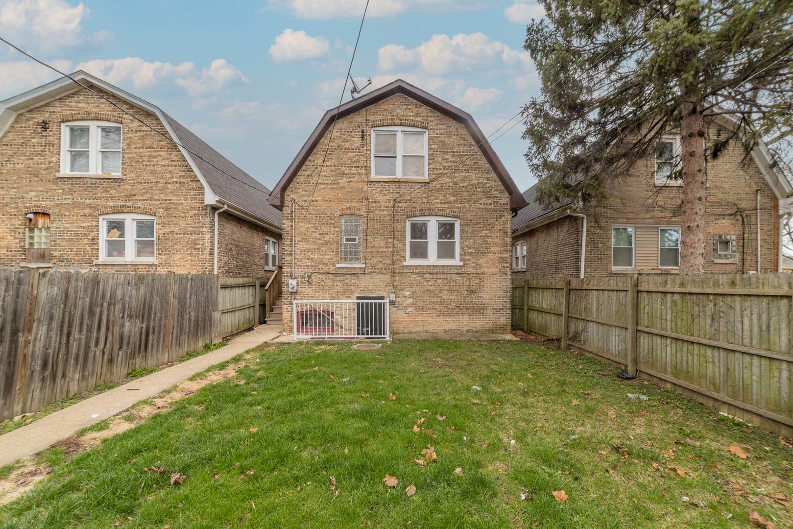 9154 South May Street Chicago, IL 60620 - Photo 9 of 12 a view of a house with a yard