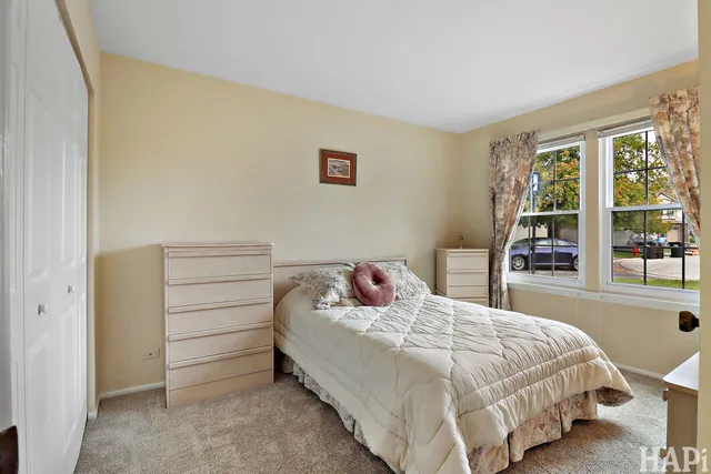 $425,000 | 566 Greenbay Court, Lake Zurich, IL 60047