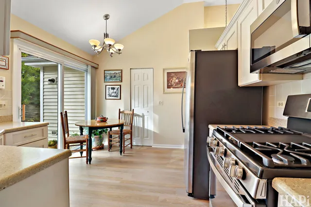 $425,000 | 566 Greenbay Court, Lake Zurich, IL 60047