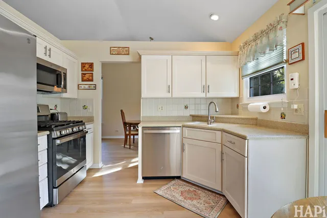 $425,000 | 566 Greenbay Court, Lake Zurich, IL 60047