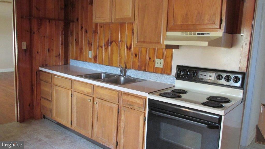 Kitchen in 1 bedroom apartment