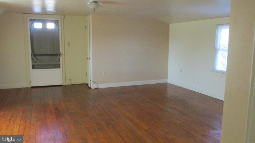 Living room in 1 bedroom apartment