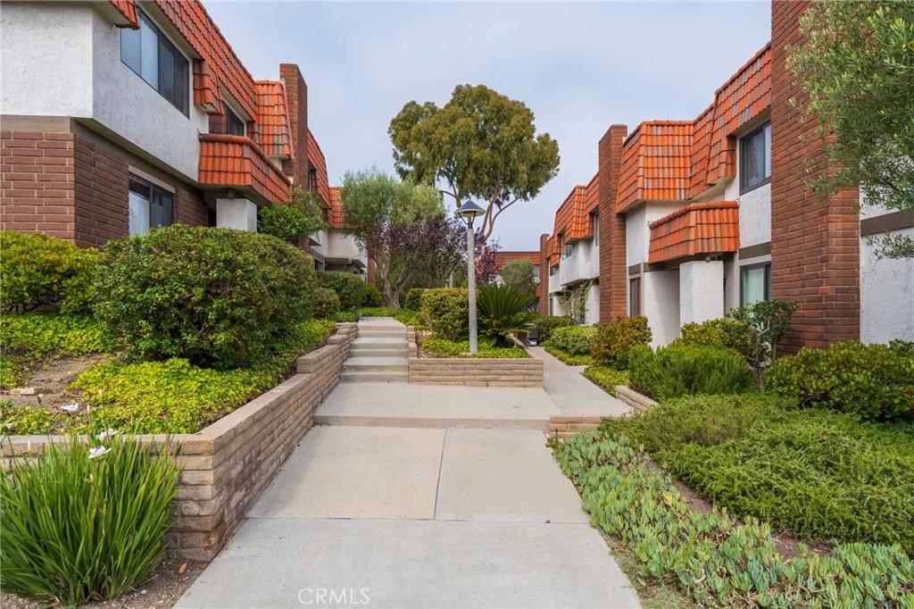 28033 Ridgebluff Court Rancho Palos Verdes, CA 90275 - Photo 3 of 25 Gallery Image 3