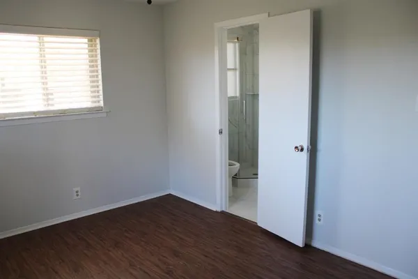$2,195 | 124 Oakhurst Drive, Bedford, TX 76022
