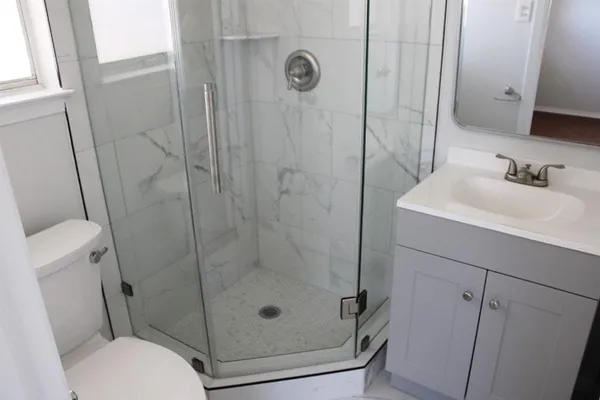 $2,195 | 124 Oakhurst Drive, Bedford, TX 76022