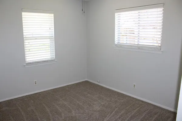 $2,195 | 124 Oakhurst Drive, Bedford, TX 76022