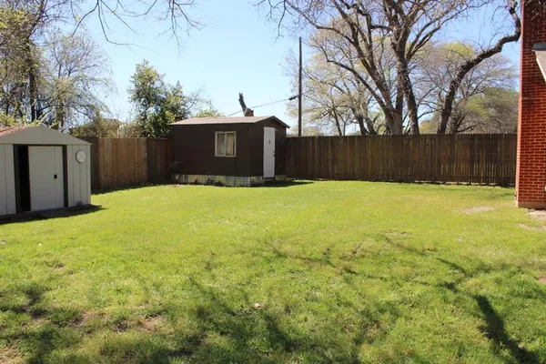 $2,195 | 124 Oakhurst Drive, Bedford, TX 76022