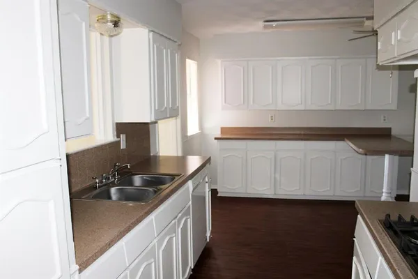 $2,195 | 124 Oakhurst Drive, Bedford, TX 76022