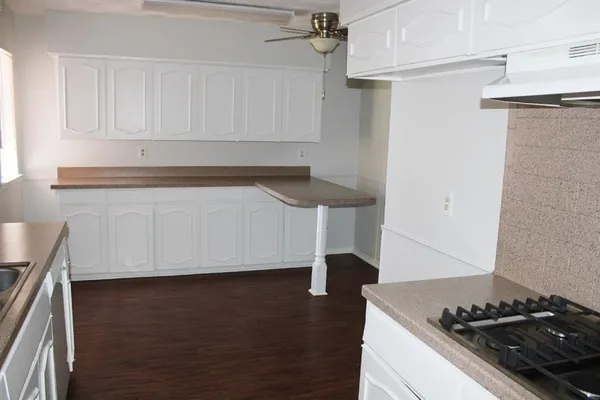 $2,195 | 124 Oakhurst Drive, Bedford, TX 76022