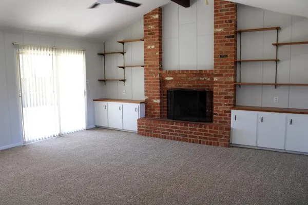$2,195 | 124 Oakhurst Drive, Bedford, TX 76022
