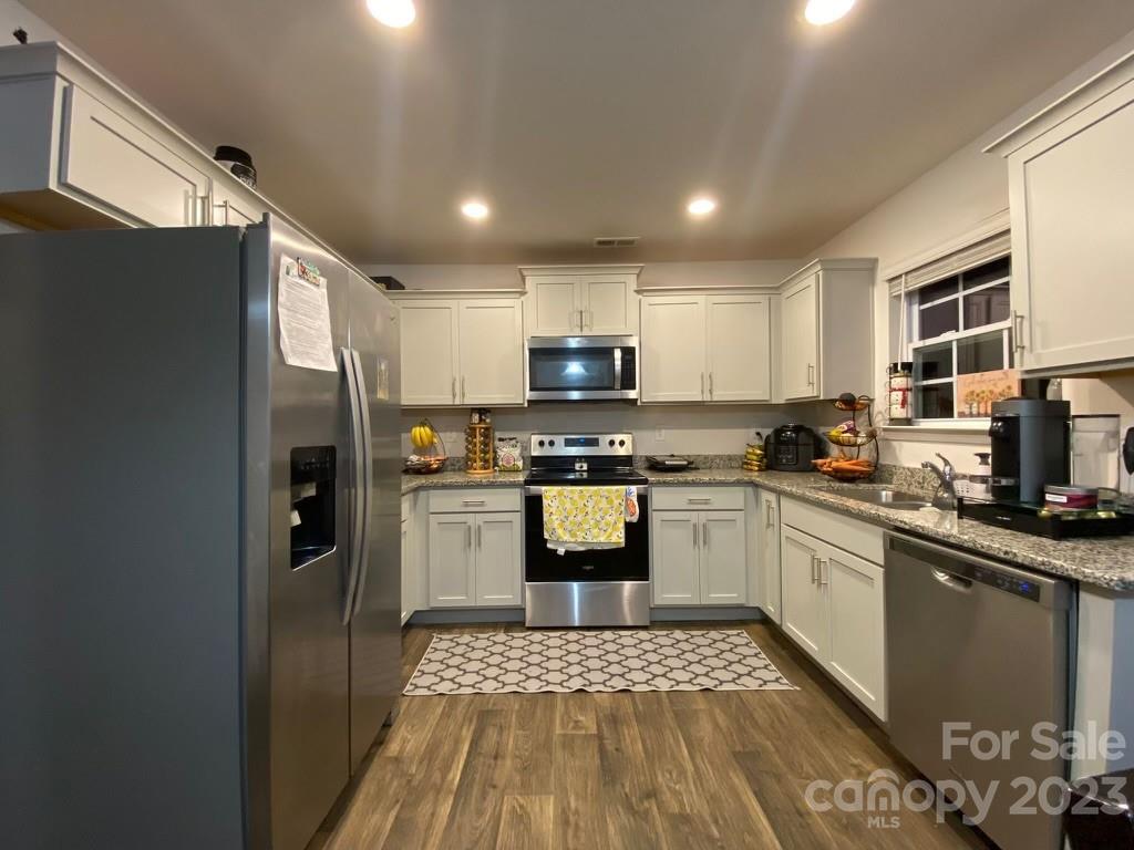 7523 Finnigan Road Charlotte, NC 28215 - Photo 4 of 13 Gallery Image 4