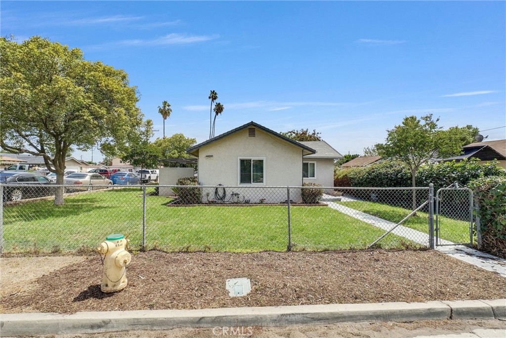 4997 Hollyhock Lane Riverside, CA 92505 - Photo 2 of 29
