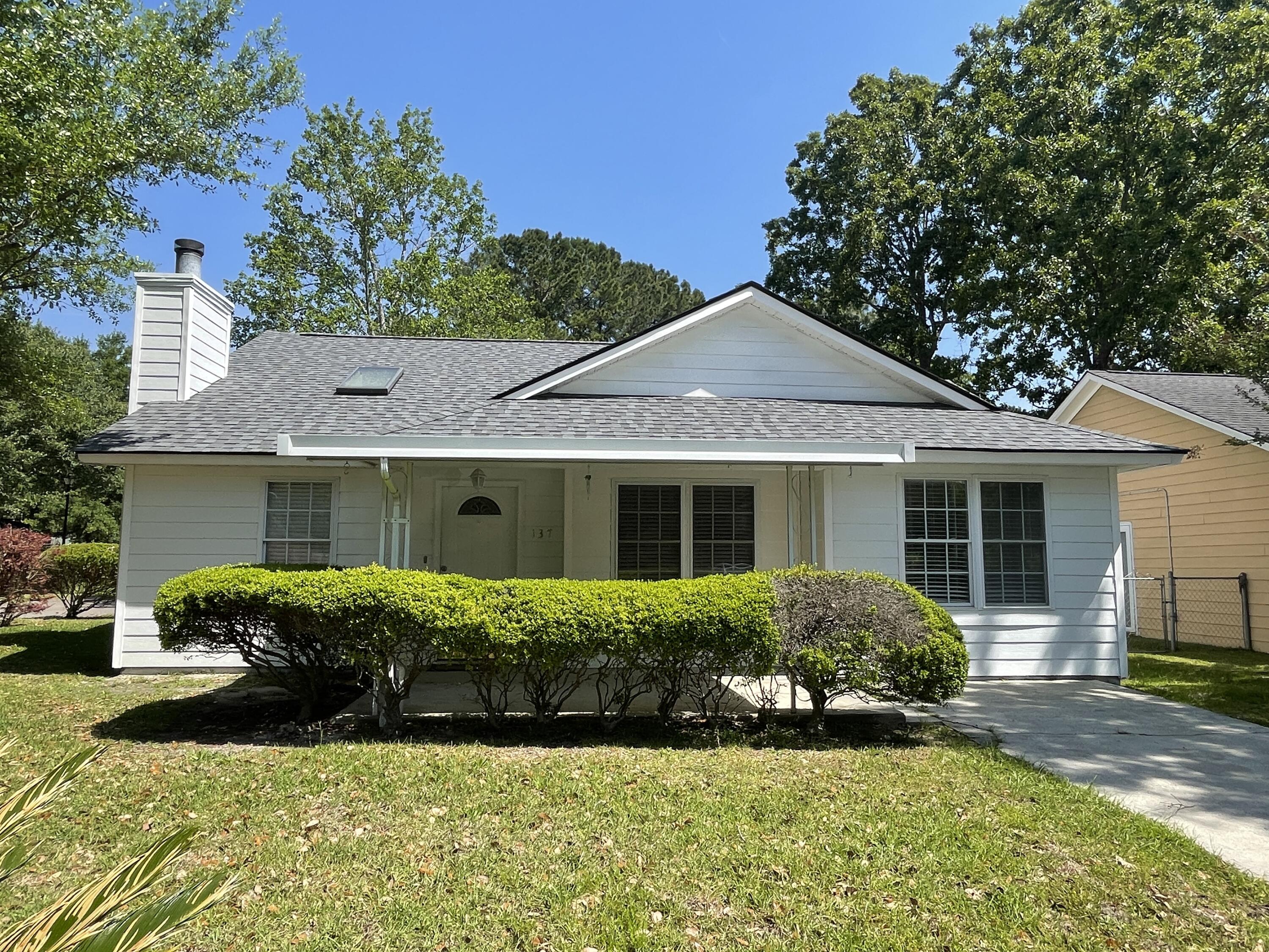 137 Manchester Road Summerville, SC 29486 - Photo 1 of 11 IMG_3451