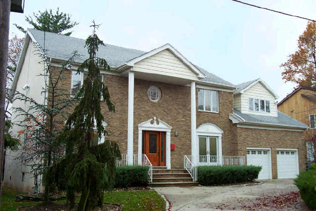4 East Entry Road Staten Island, NY 10304 - Photo 1 of 1 Primary Photo