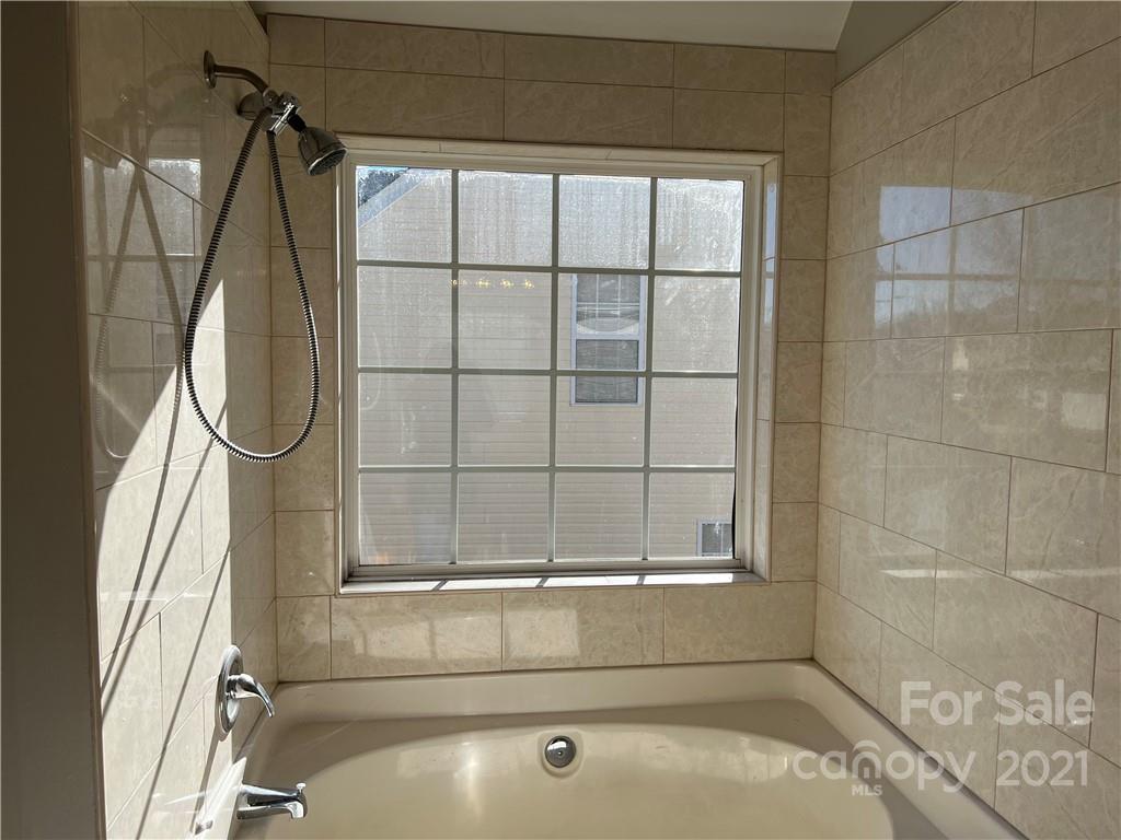 5621 Thompson Road Charlotte, NC 28216 - Photo 11 of 27 Gallery Image 11