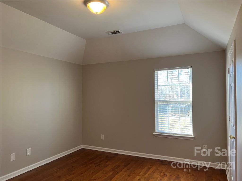 5621 Thompson Road Charlotte, NC 28216 - Photo 16 of 27 Gallery Image 16