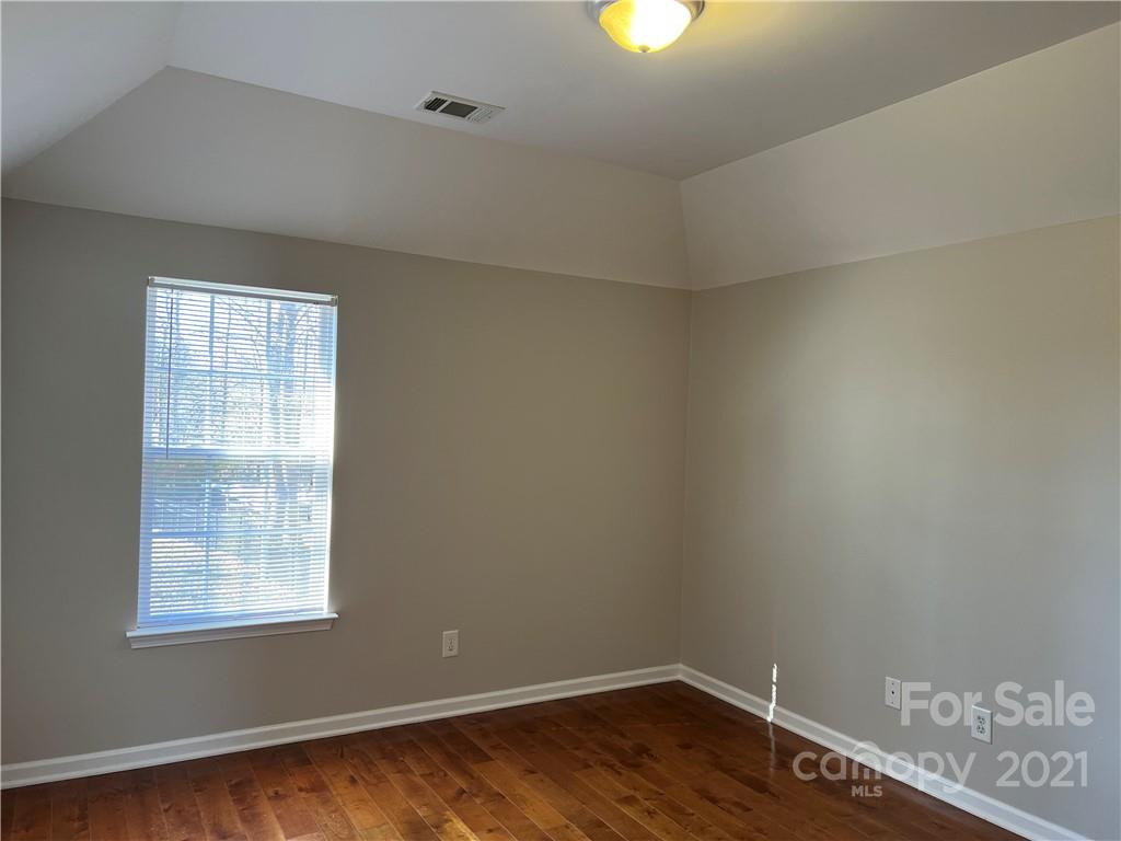 5621 Thompson Road Charlotte, NC 28216 - Photo 17 of 27 Gallery Image 17