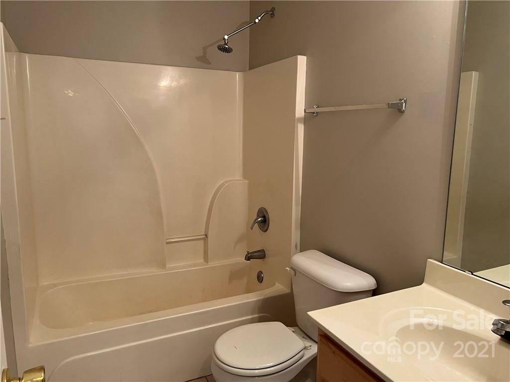 5621 Thompson Road Charlotte, NC 28216 - Photo 18 of 27 Gallery Image 18