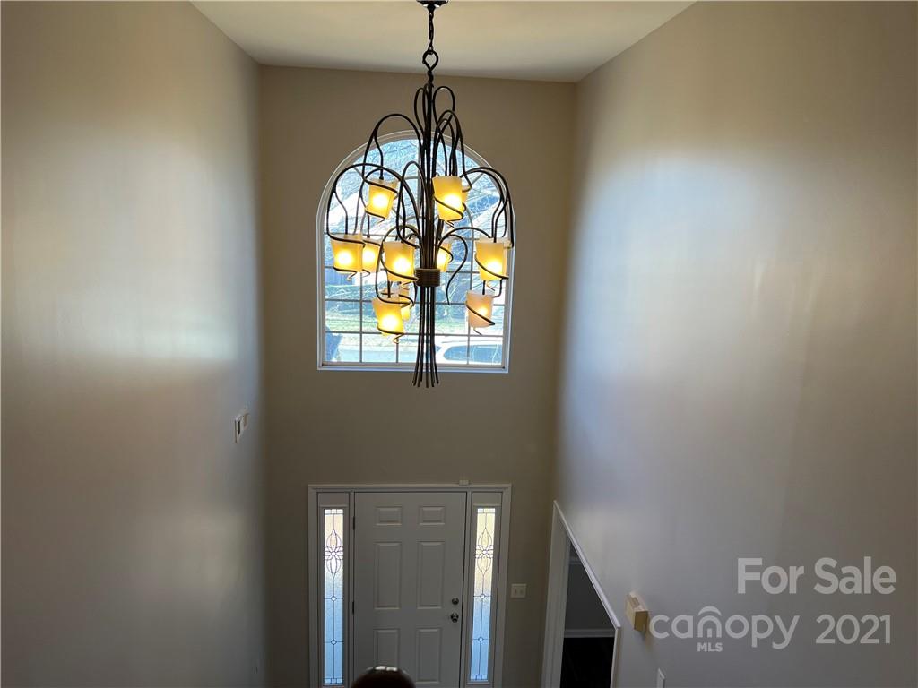 5621 Thompson Road Charlotte, NC 28216 - Photo 9 of 27 Gallery Image 9