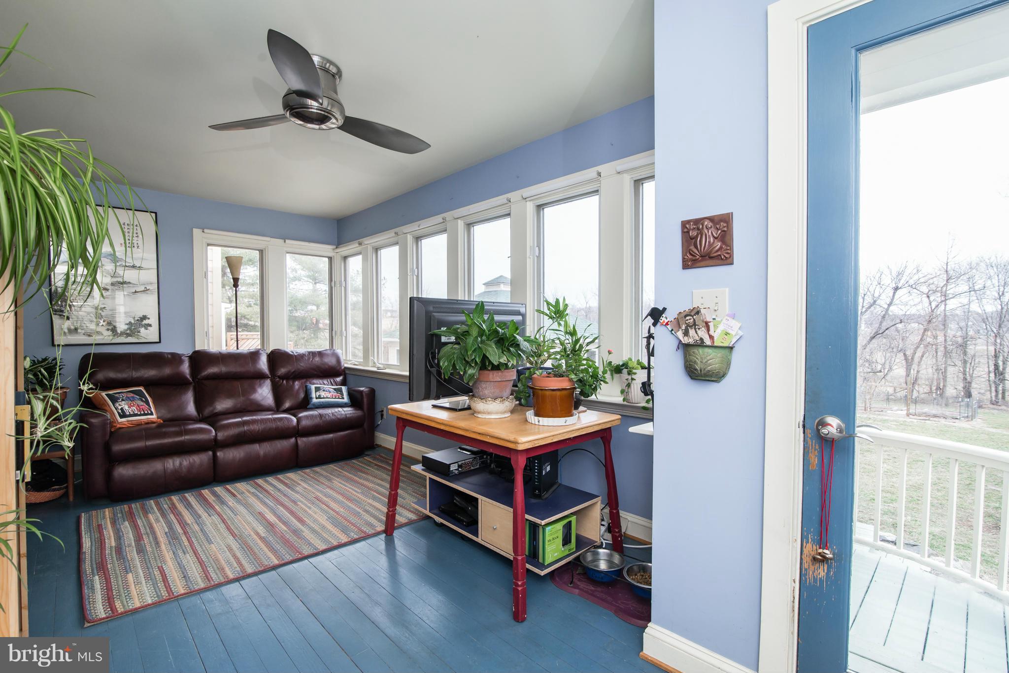 55 Main Street Round Hill, VA 20141 - Photo 11 of 29 Family Room