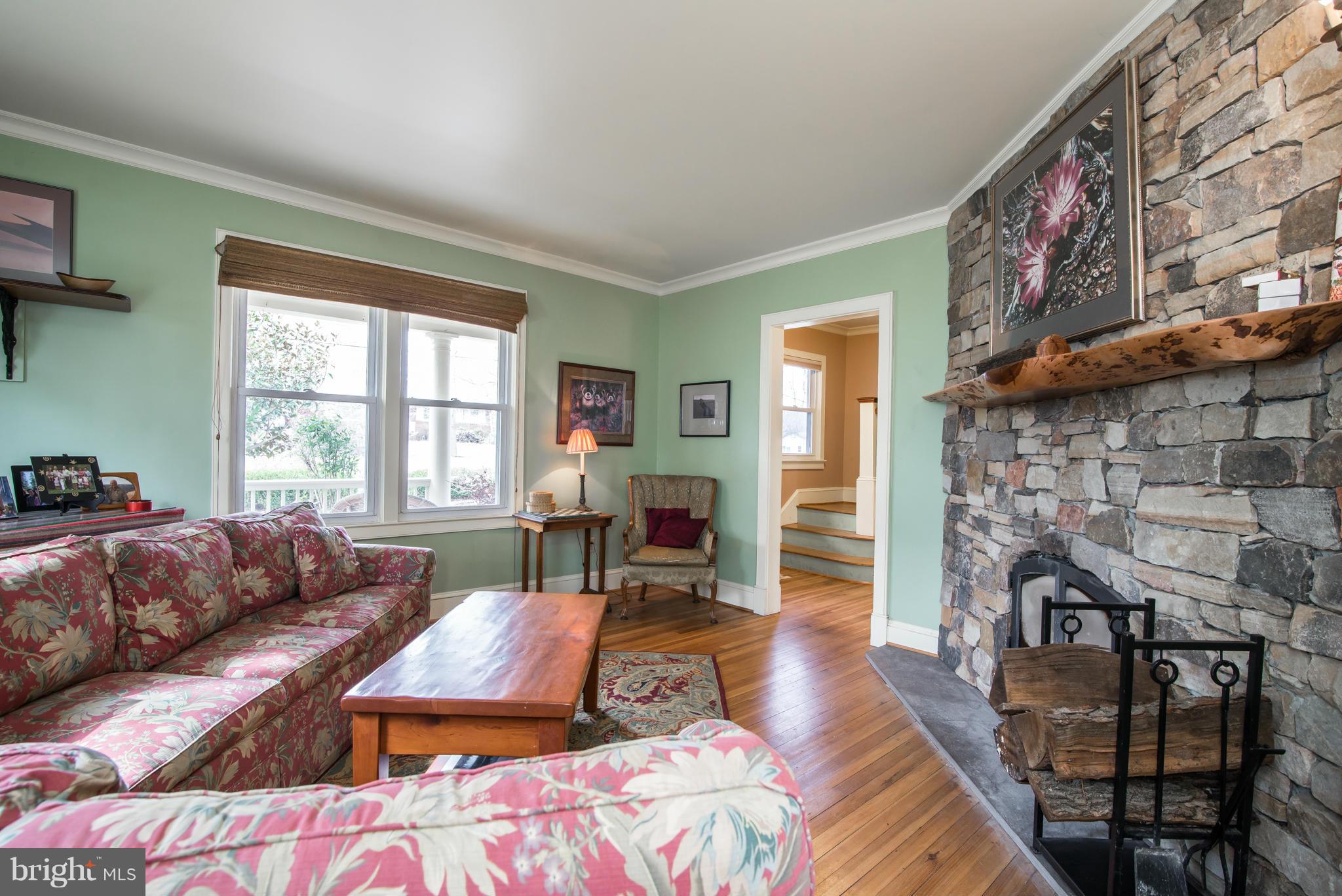 55 Main Street Round Hill, VA 20141 - Photo 10 of 29 Living Room