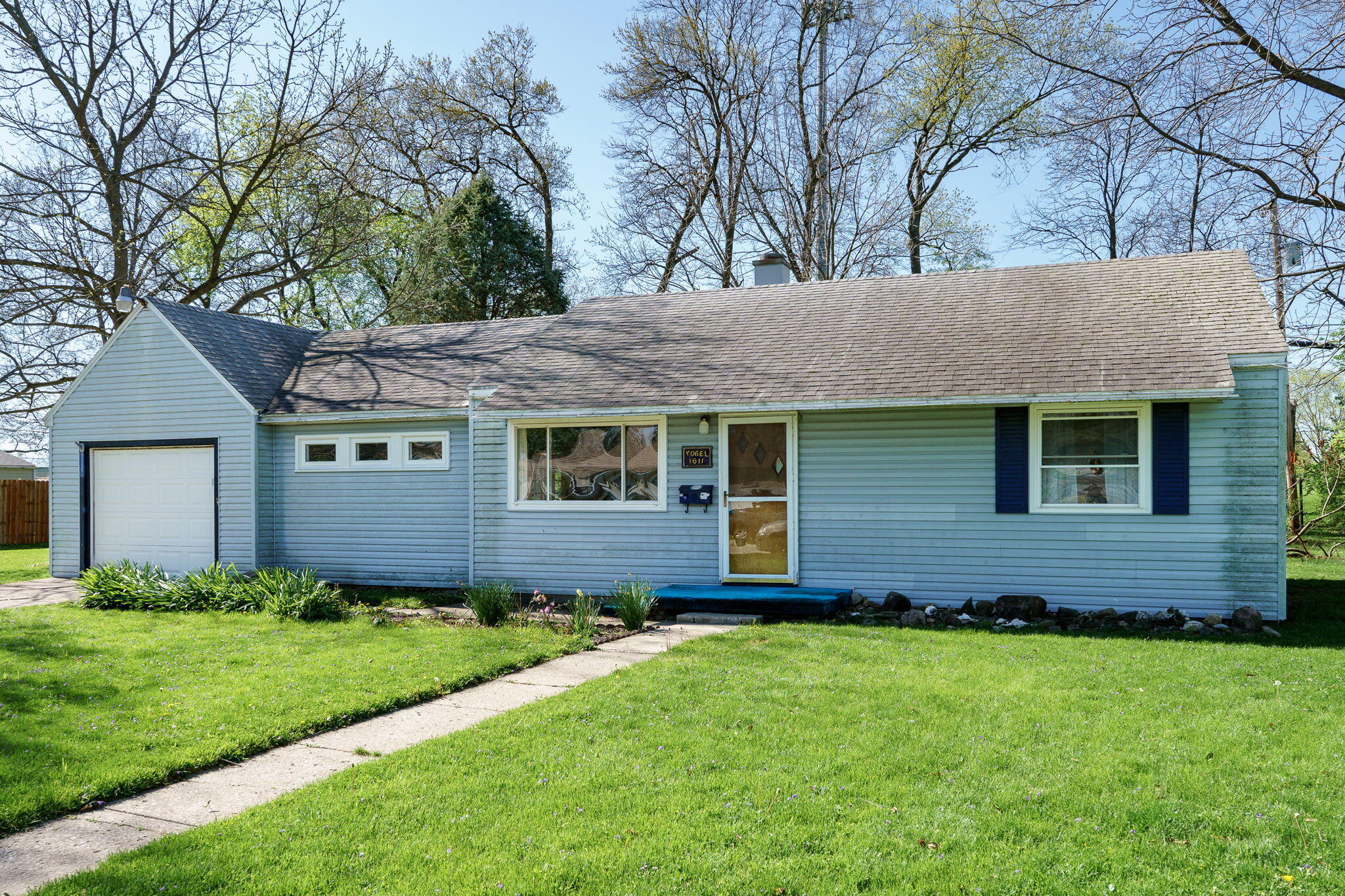 1611 Memorial Drive Springfield, OH 45505 - Photo 3 of 37