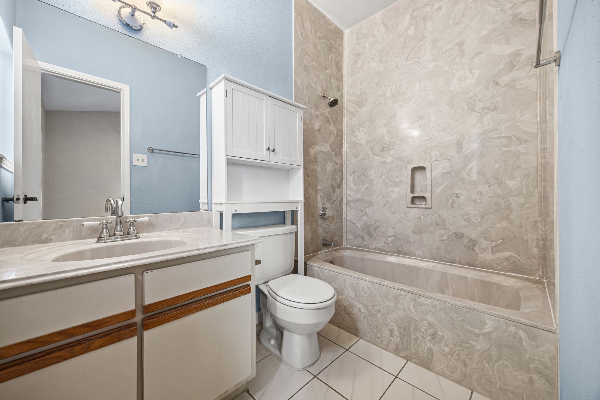 7947 Knight Road, Unit 23 Houston, TX 77054 - Photo 18 of 25 Secondary Bathroom
