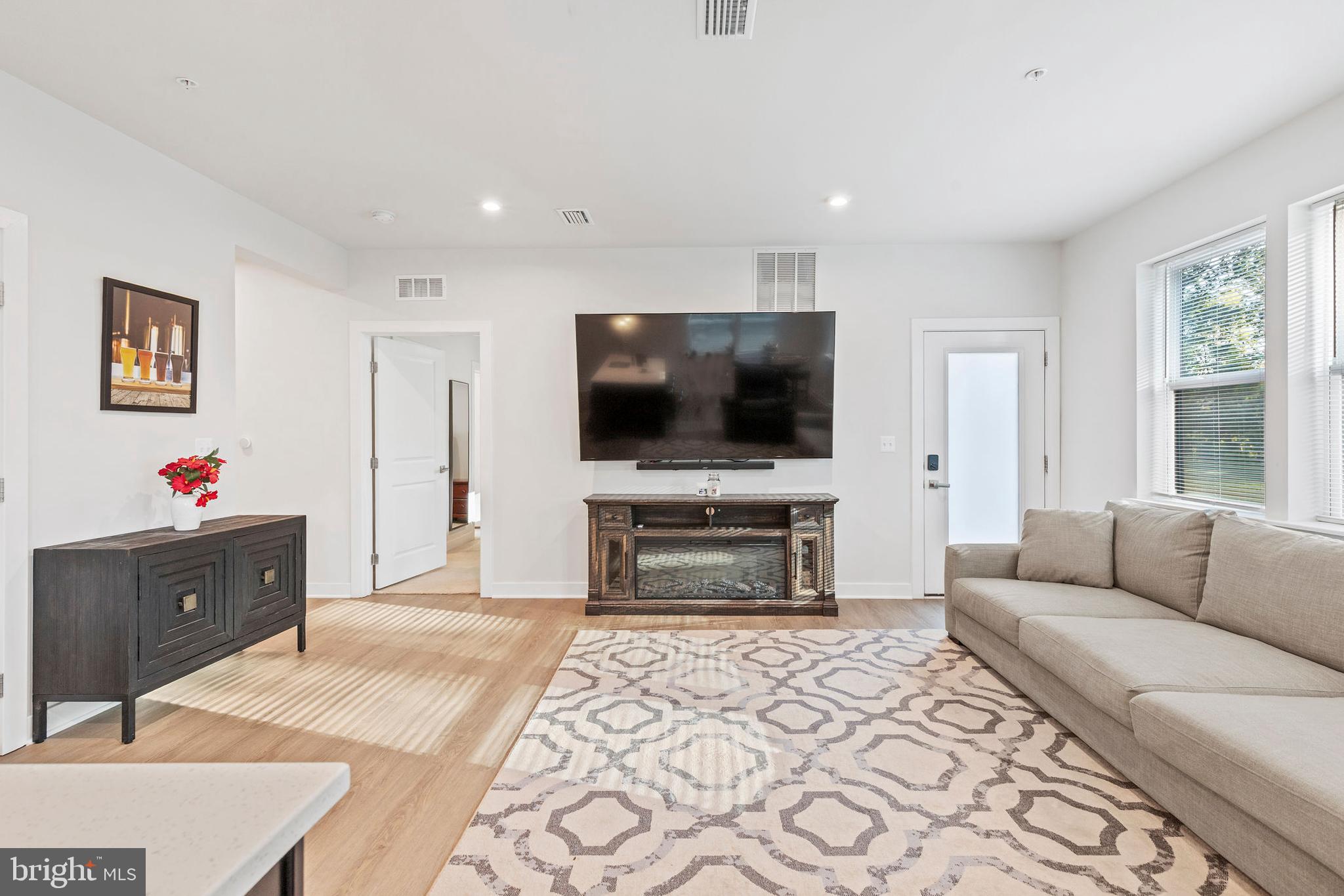 10411 Resort Road, Unit W Ellicott City, MD 21042 - Photo 3 of 19