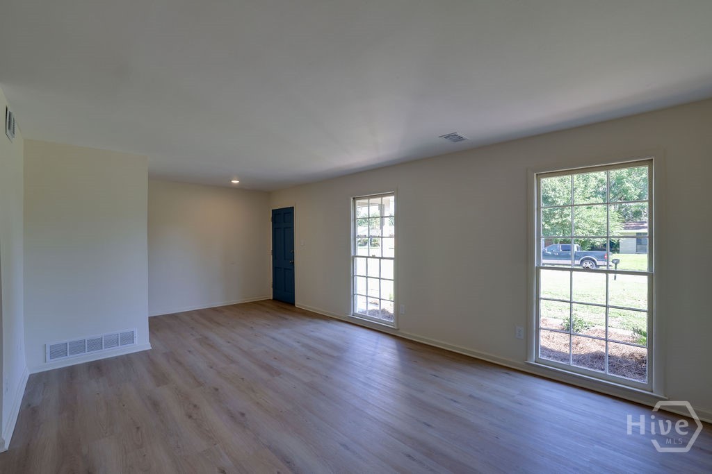 627 Northbrook Road Savannah, GA 31419 - Photo 4 of 32