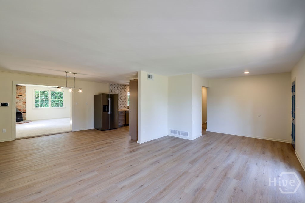 627 Northbrook Road Savannah, GA 31419 - Photo 5 of 32