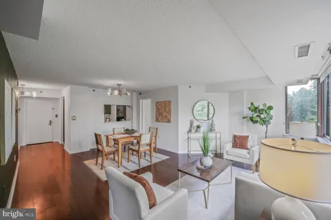 $419,990 | 10101 Grosvenor Place, Unit 215, North Bethesda, MD 20852