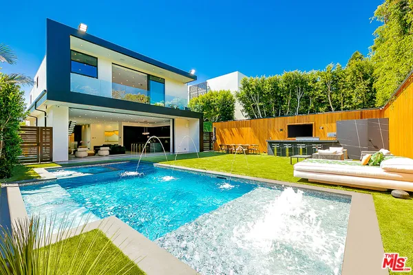 $49,995 | 128 North Laurel Avenue, Los Angeles, CA 90048