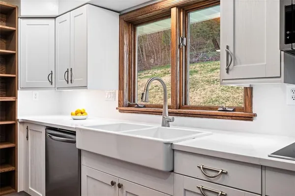 $360,000 | 110 Lilac Lane, Valencia, PA 16059