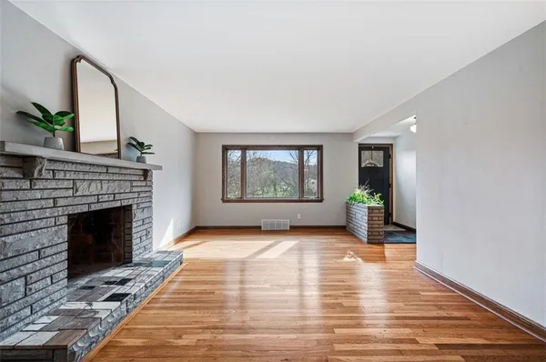 $360,000 | 110 Lilac Lane, Valencia, PA 16059