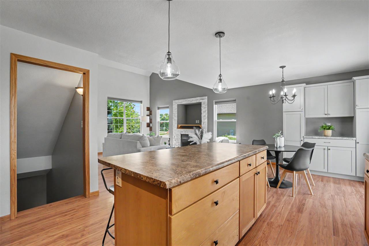 803 Wood Lily Road Solon, IA 52333 - Photo 7 of 29 Gallery Image 7